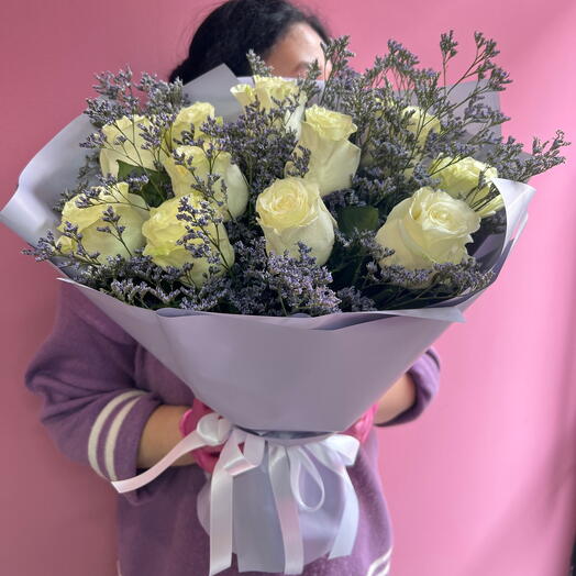Букет с розами и лимониумом 💜