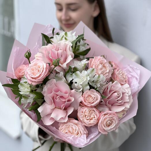 Ніжний букет з французькими трояндами, стійкою альстромерией і кущовий трояндою ПКрА9