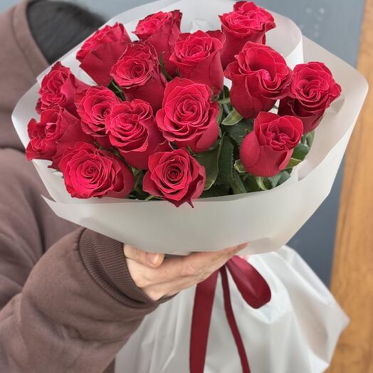 Красные розы 15 шт