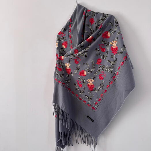 Кашемировый палантин сувенир серый Грузинская вышивка «Гранаты». Cashmere shawl souvenir Georgian embroidery pomegranate