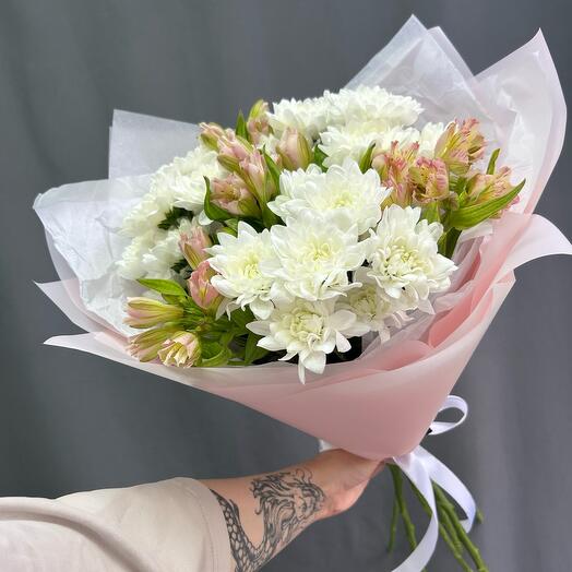 "Нежность" Букет из кустовых хризантем Балтика и альстромерий