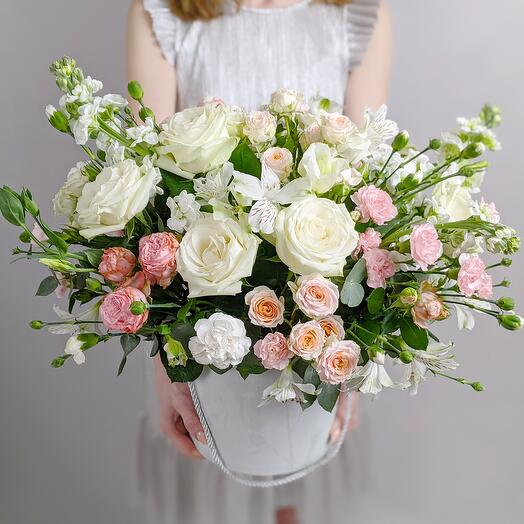 Composition with roses in a white box