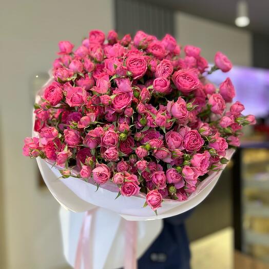 Моно букет из кустовых роз