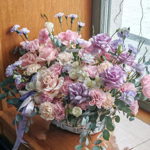 Роскошная нежно - лавандовая корзина