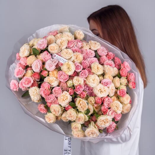 Большой букет кустовых роз и пионовидных кустовых роз Rouge