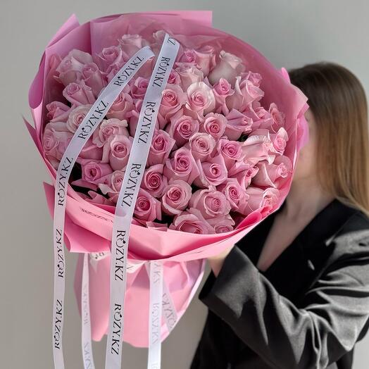 Моно букет из 51 светло-розовой розы