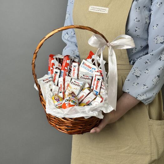 Подарочная корзина с Kinder