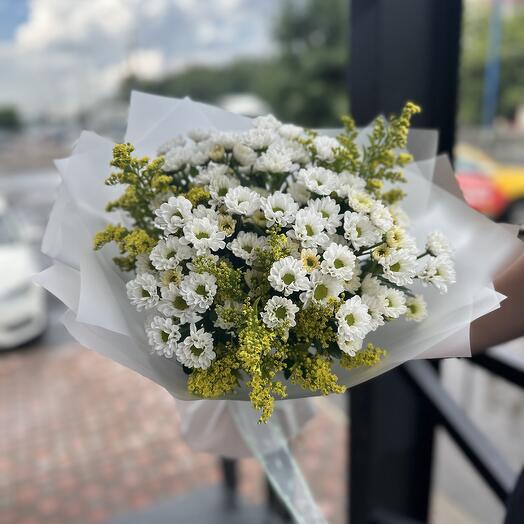 Букет из ромашек и Солидаго