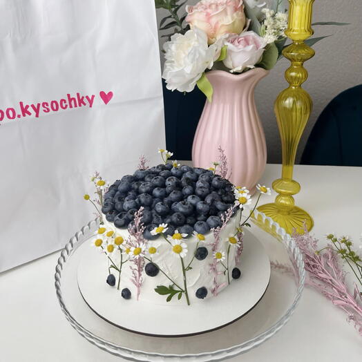 Торт с ромашками и голубикой