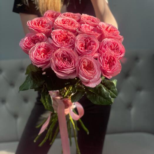 15 пионовидных розочек