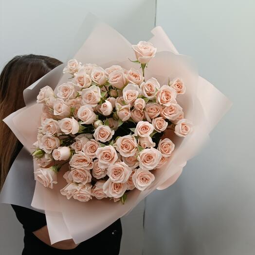 Букет из персиковых  кустовых роз 11 веточек