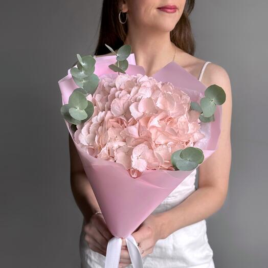 Нежный букет розовая гортензия и эвкалипт