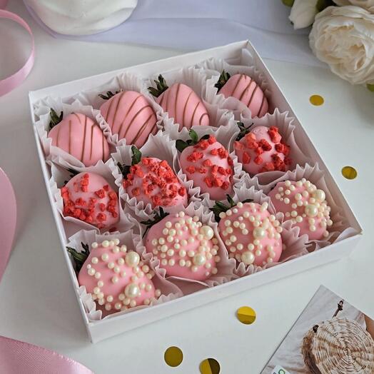 Набор клубники в белом шоколаде "романтик" (9 - 16 ягод)