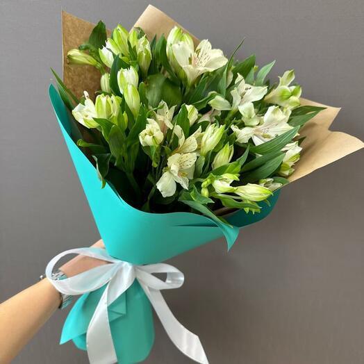 Букет с белыми альстромериями, белые альстромерии 11 шт, Цветочный город