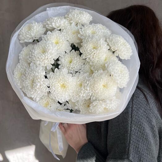 Моно букет из белоснежных хризантем