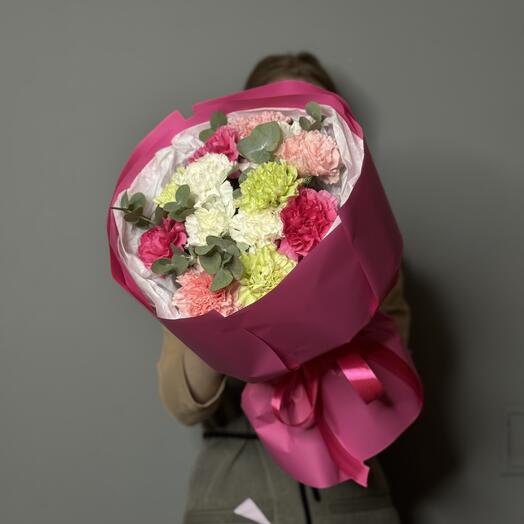 Микс ярких диантусов с эвкалиптом