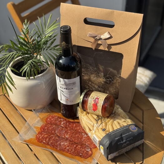 Negroamaro, Pasta and Spicy Salami (красное вино, паста и мясо - салями пиканте)