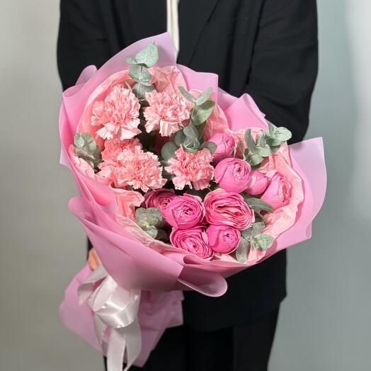 Pink bouquet with peony.roses and dianthus 💕