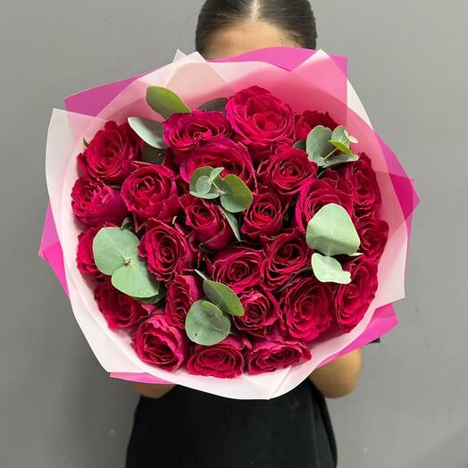 Малиновые розы 25 шт с эвкалиптом 🌺