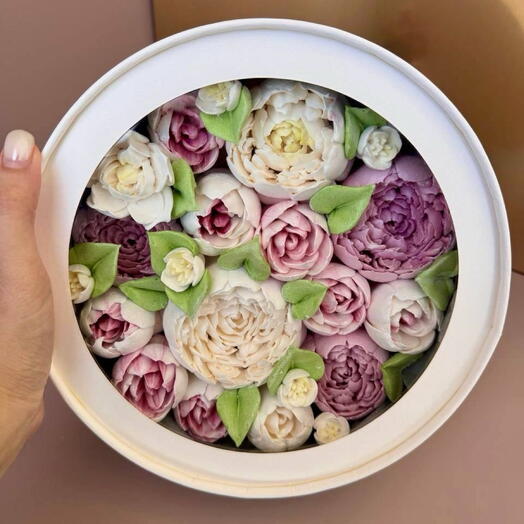 Круглая коробочка зефирные цветы