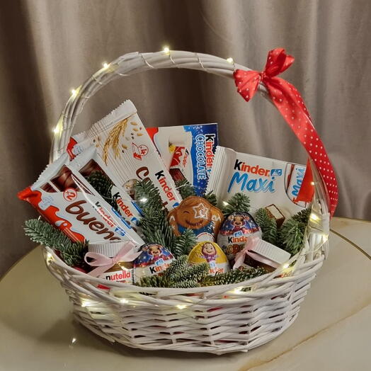 Корзина с киндерами 🌷 подарок для ребёнка, девушки, маме