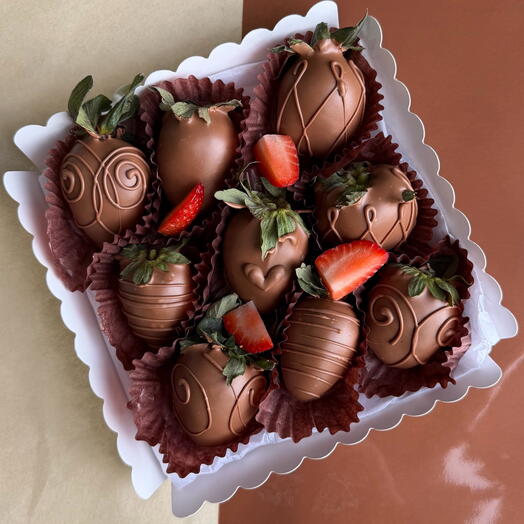 Бокс из 9 клубник в шоколаде