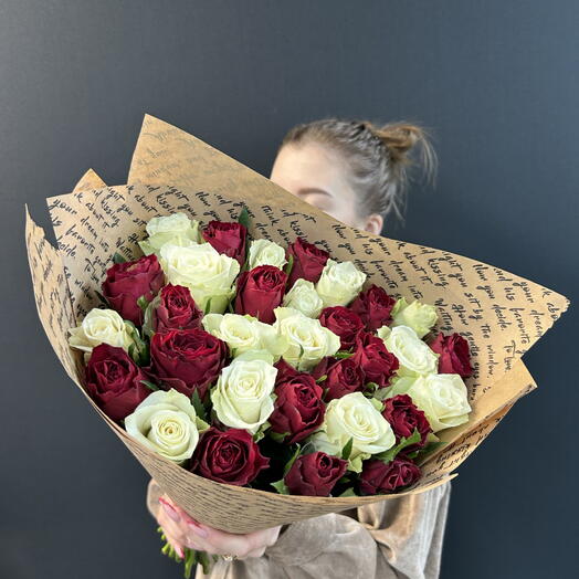 31 Роза микс , белые и красные розы