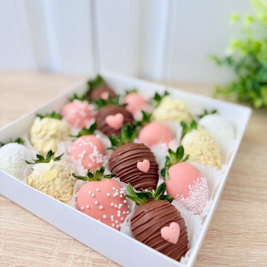 Chocolate-covered strawberry set "Big Love"