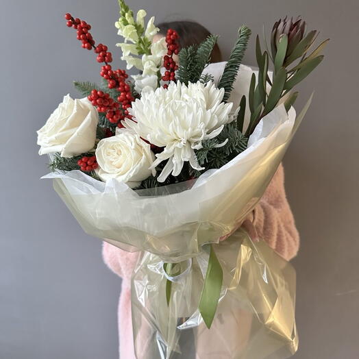 Букет с нобилисом и илексом Зимнее мерцание
