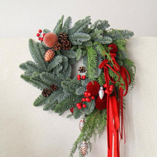 Ruby red wreath