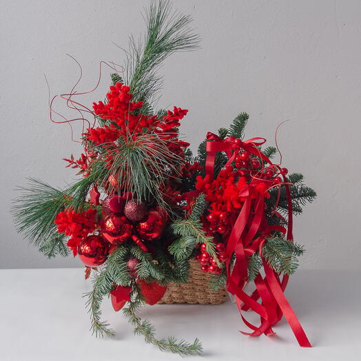 Большая корзина с живой хвоей в корзине 20 см