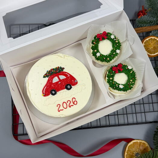 Бенто торт красная машинка новогодняя и капкейки Рождественский венок
