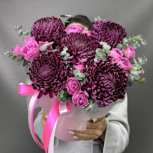Хризантемы бигуди и кустовые пион розы в коробке 🩷