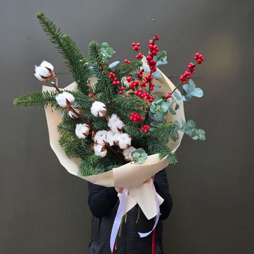 Благодарность - букет из натурального хлопка , хвойных листьев ,илекса и ароматного эвкалипта