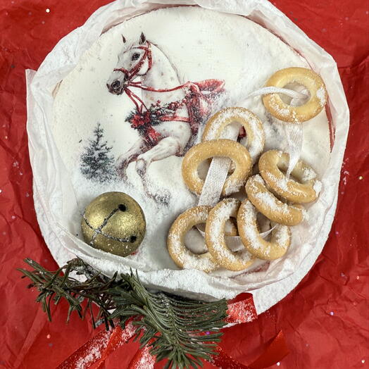 Новогодний бенто торт с лошадкой в русском стиле на Новый год друзьям семье