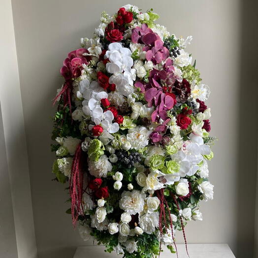 Траурный венок из искусственных  цветов премиум качества