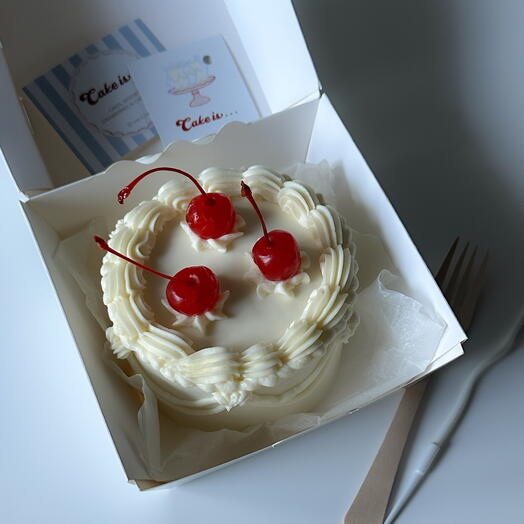 Bento cake Lambeth with cocktail cherries