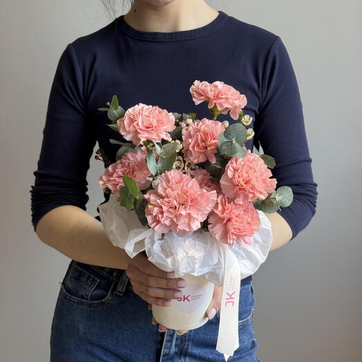 Стойкий букет в коробочке