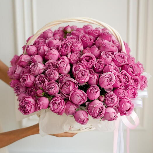 Корзина с кустовой розой «Мисти баблс»