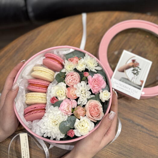 Набор цветы и макарунс