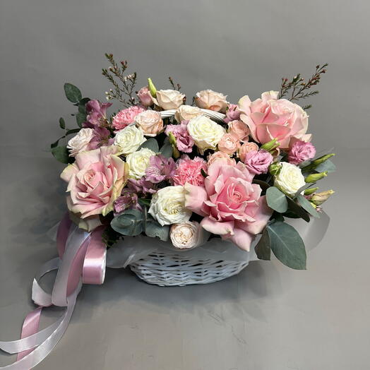 «Моя любовь» композиция в корзине с французскими розами
