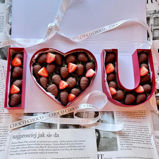 Клубника в шоколаде в премиальной коробке I love you