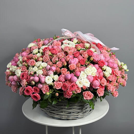 Корзина с цветами 151 кустовая роза