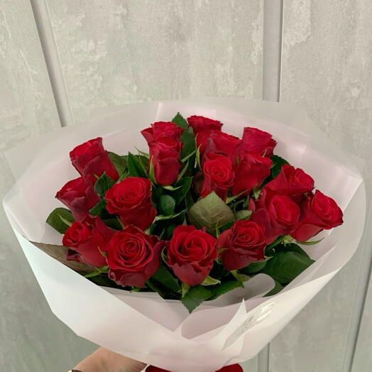 Букет красных роз 17 штук
