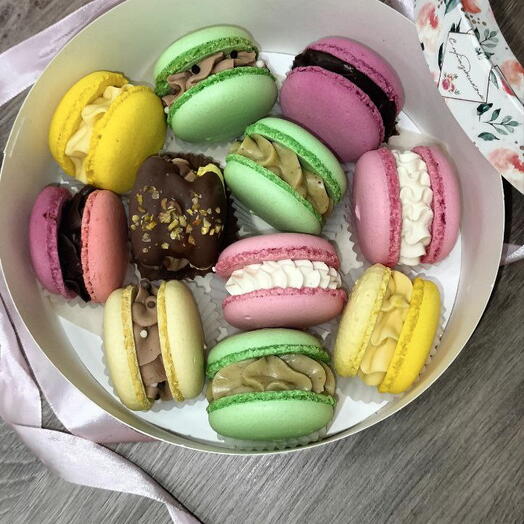 Макарон в весенней коробочке, 10 шт
