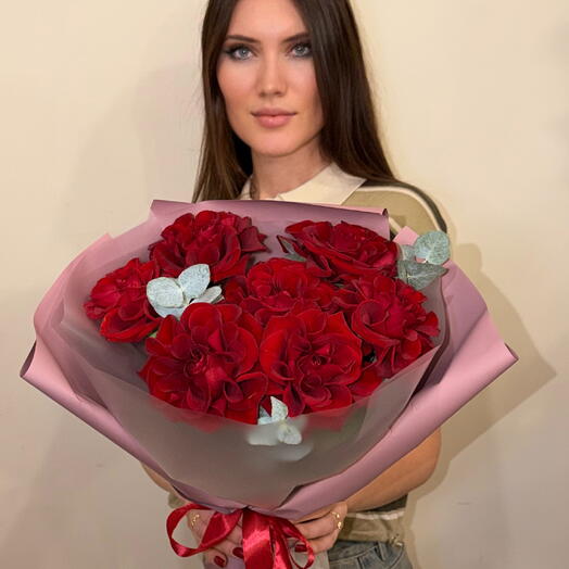 Букет из 7 красных фрацузских роз и эвкалипта💐💐💐