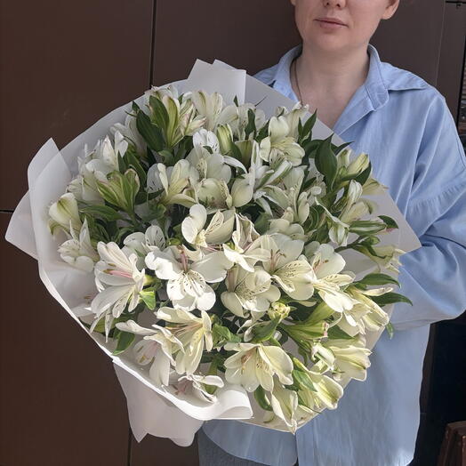 Букет 9 белых альстромерий 🤍