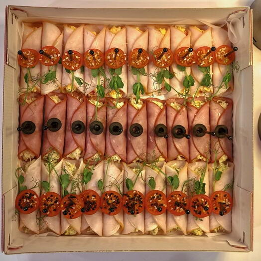 Бокс мясных рулетиков