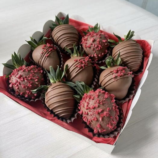 Клубника в шоколаде 9 шт «Любовь и страсть»
