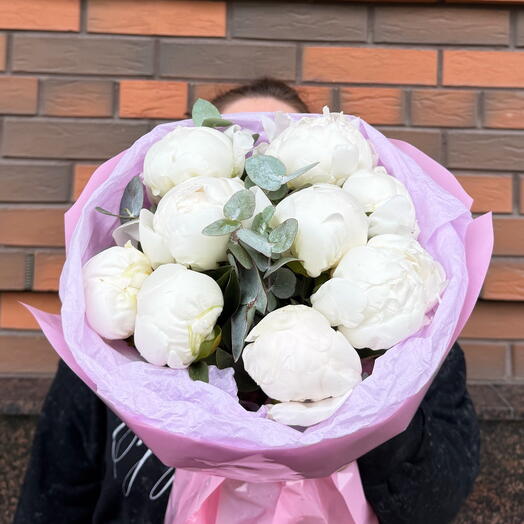 Монобукет из 9 пионов в розовой упаковке
